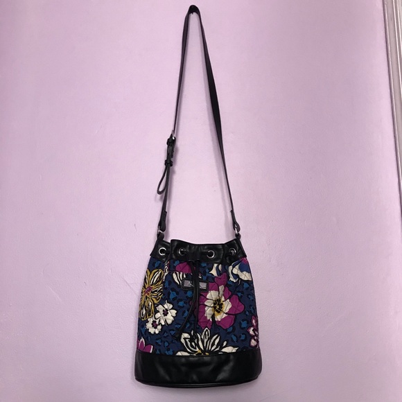 Sale!! Vera Bradley Bucket Bag - Picture 2 of 6